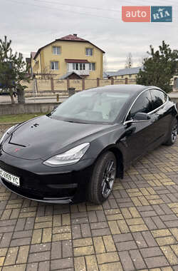 Седан Tesla Model 3 2020 в 