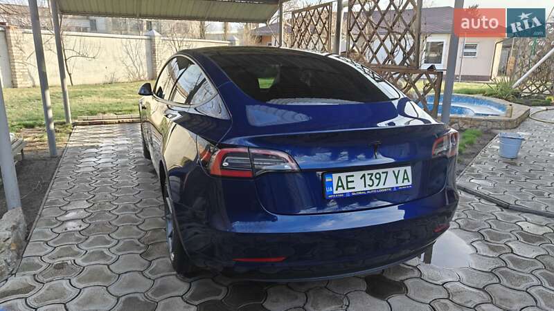 Седан Tesla Model 3 2023 в Павлограді