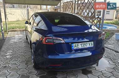 Седан Tesla Model 3 2023 в 