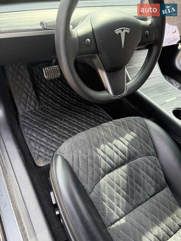 Седан Tesla Model 3 2020 в Днепре