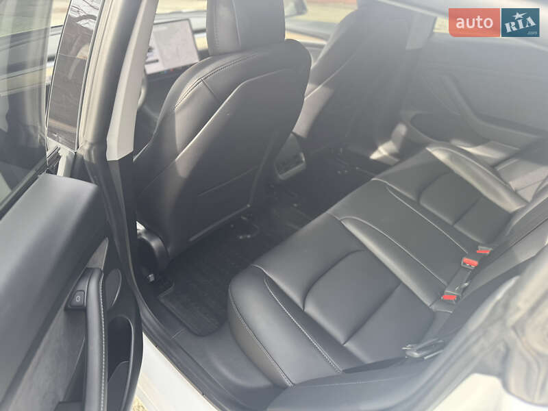 Седан Tesla Model 3 2021 в Шепетовке