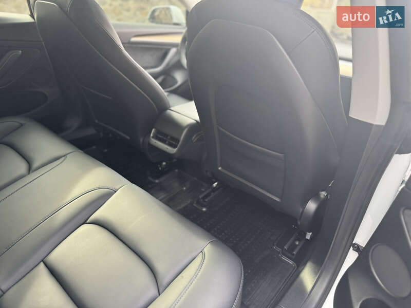 Седан Tesla Model 3 2021 в Шепетовке