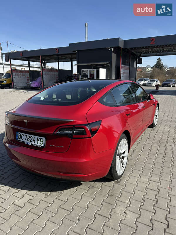 Седан Tesla Model 3 2022 в Львове