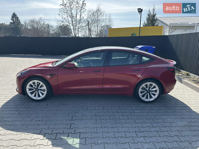 Седан Tesla Model 3 2022 в Львове