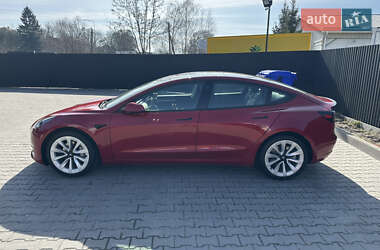 Седан Tesla Model 3 2022 в 