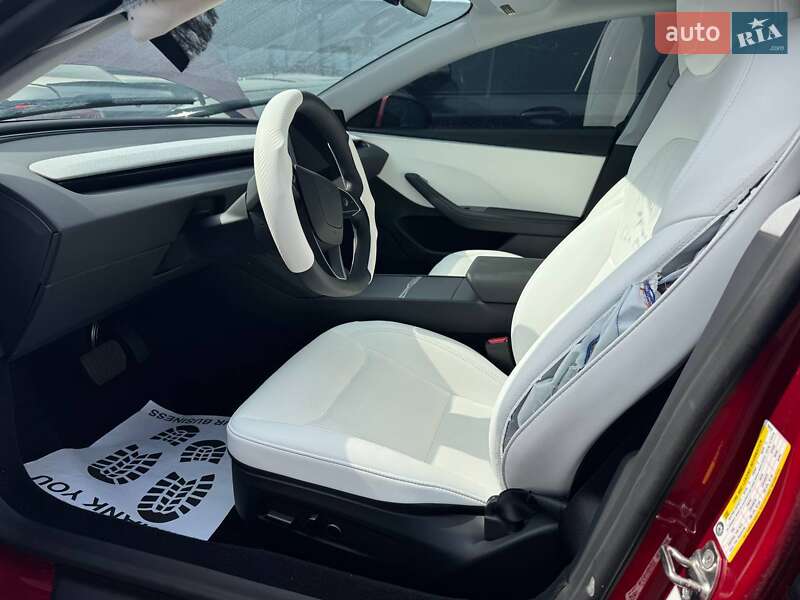Седан Tesla Model 3 2024 в Львове