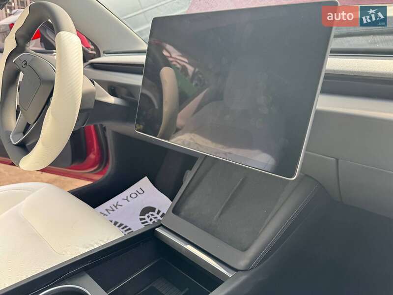 Седан Tesla Model 3 2024 в Львове