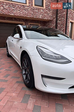 Седан Tesla Model 3 2020 в 