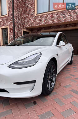 Седан Tesla Model 3 2020 в 