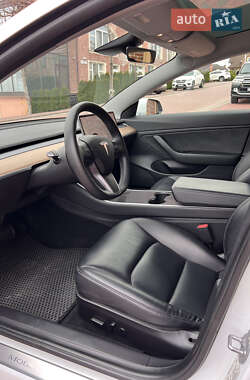 Седан Tesla Model 3 2020 в 