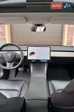 Седан Tesla Model 3 2020 в 