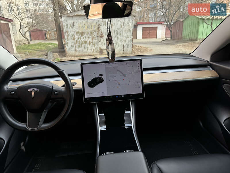 Седан Tesla Model 3 2019 в Киеве