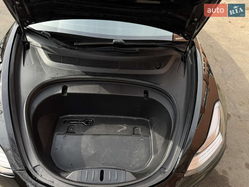 Седан Tesla Model 3 2019 в Киеве