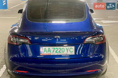 Седан Tesla Model 3 2022 в 