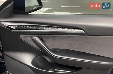 Седан Tesla Model 3 2022 в 