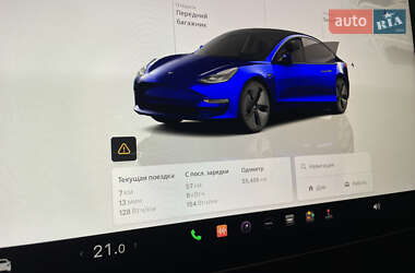 Седан Tesla Model 3 2022 в 