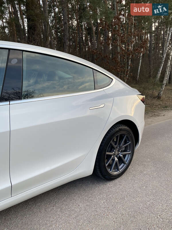 Седан Tesla Model 3 2019 в Житомире