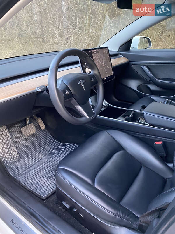 Седан Tesla Model 3 2019 в Житомире