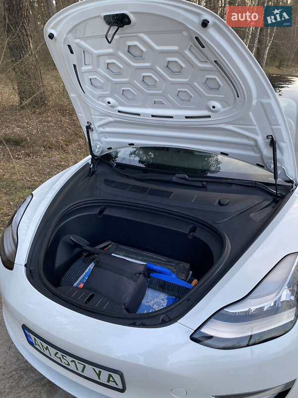 Седан Tesla Model 3 2019 в Житомире