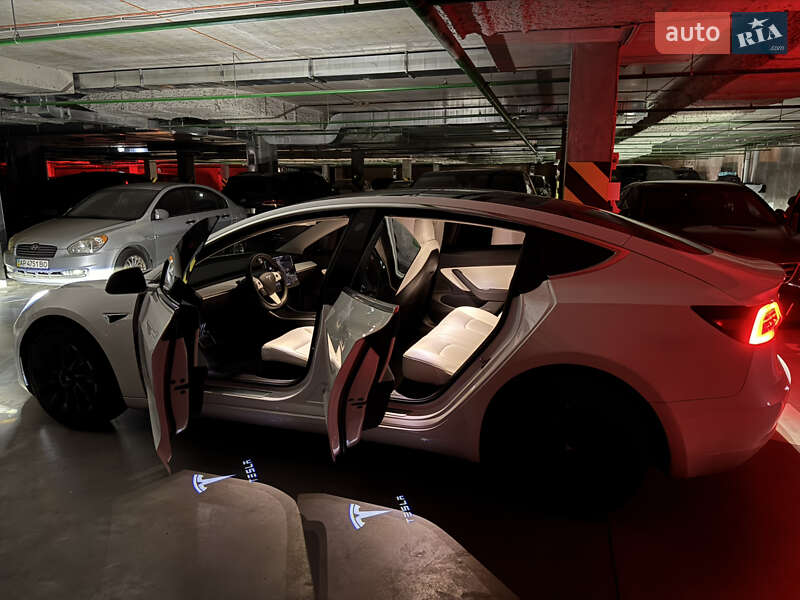 Седан Tesla Model 3 2020 в Киеве фото 23 Седан Tesla Model 3 2020 в Киеве