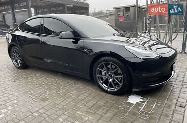 Седан Tesla Model 3 2021 в 