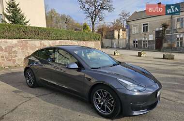 Седан Tesla Model 3 2021 в 