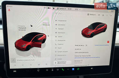 Седан Tesla Model 3 2022 в 