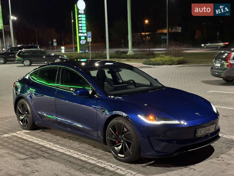 Седан Tesla Model 3 2024 в 