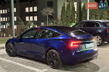 Седан Tesla Model 3 2024 в 