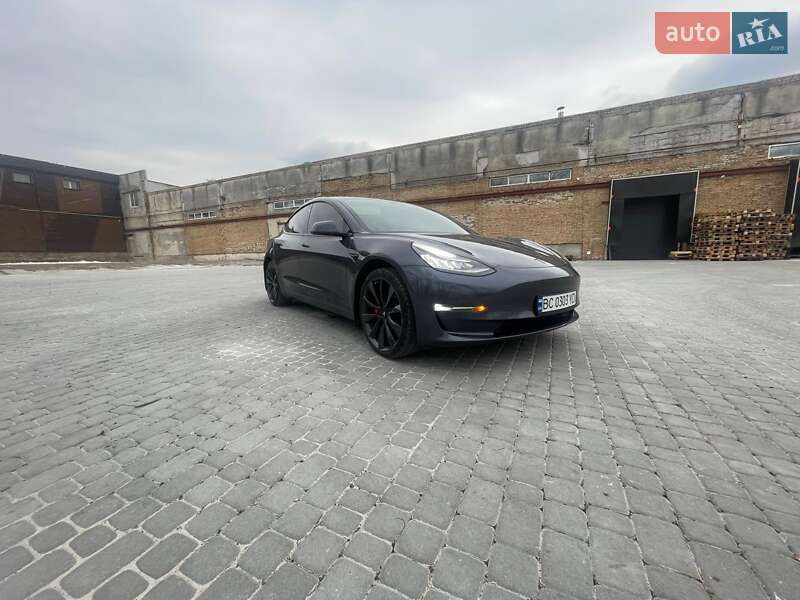 Седан Tesla Model 3 2019 в Львові