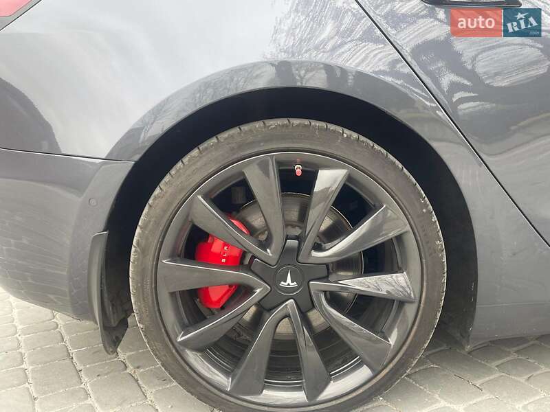 Седан Tesla Model 3 2019 в Львові