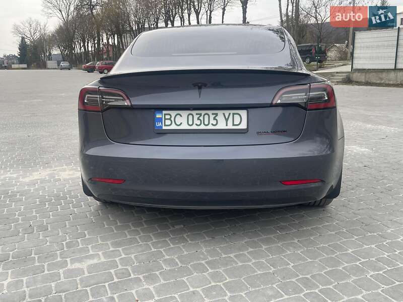 Седан Tesla Model 3 2019 в Львові