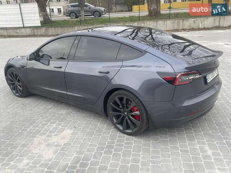 Седан Tesla Model 3 2019 в Львові