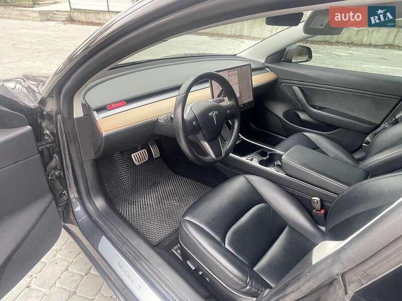 Седан Tesla Model 3 2019 в Львове