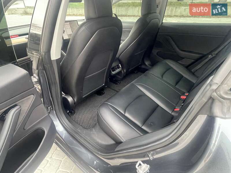 Седан Tesla Model 3 2019 в Львове