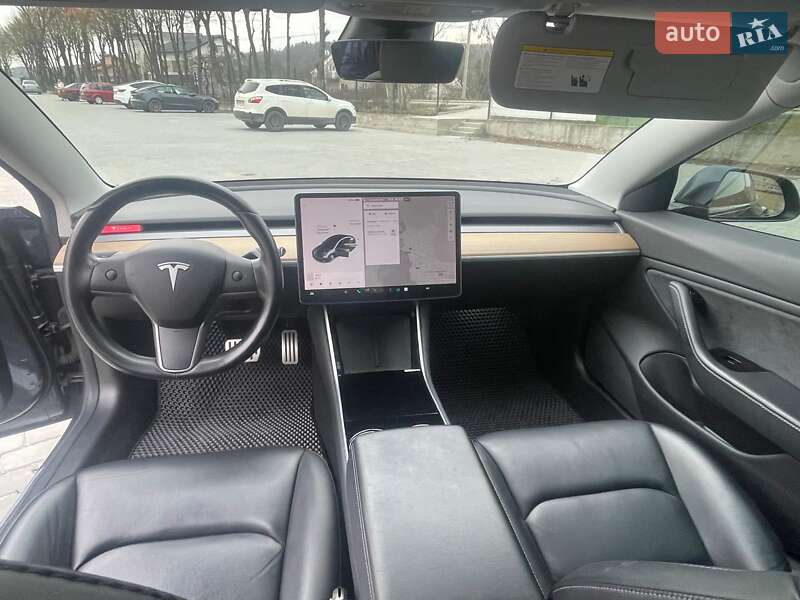 Седан Tesla Model 3 2019 в Львові