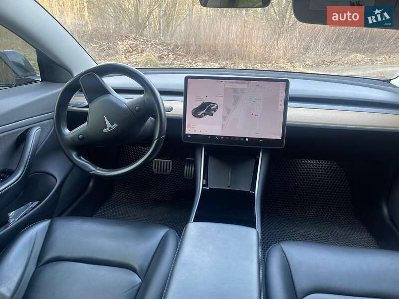 Седан Tesla Model 3 2019 в Львові