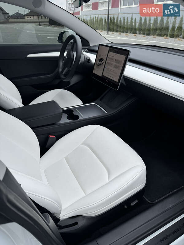 Седан Tesla Model 3 2023 в Луцьку