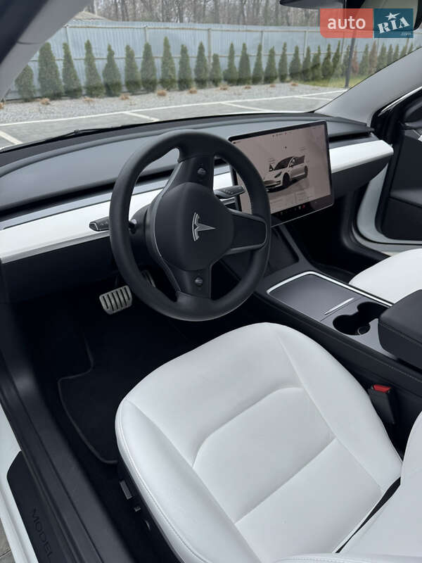 Седан Tesla Model 3 2023 в Луцьку