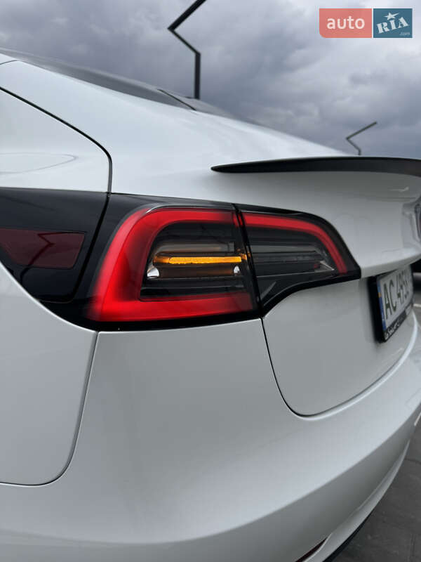 Седан Tesla Model 3 2023 в Луцьку