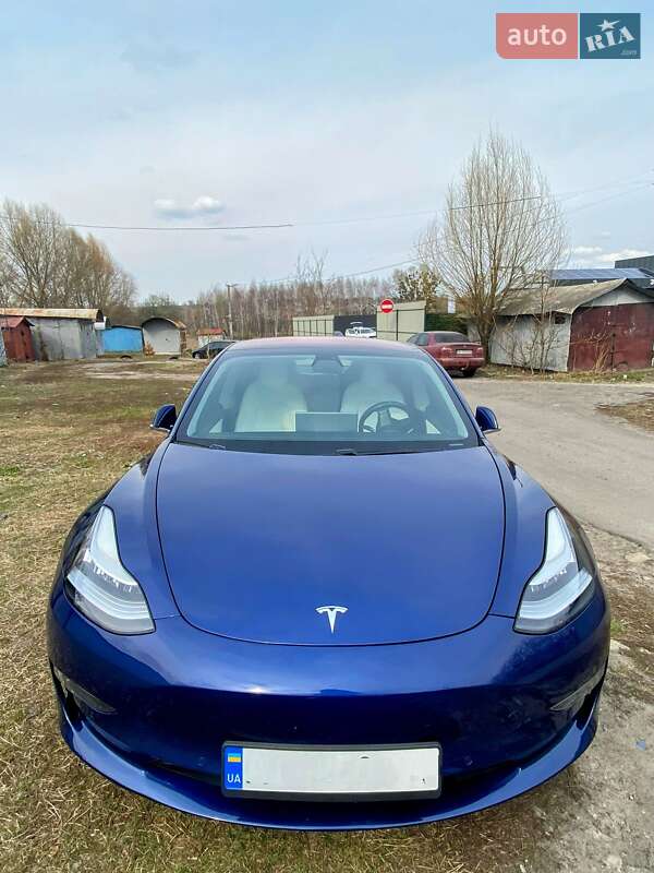 Седан Tesla Model 3 2018 в Киеве
