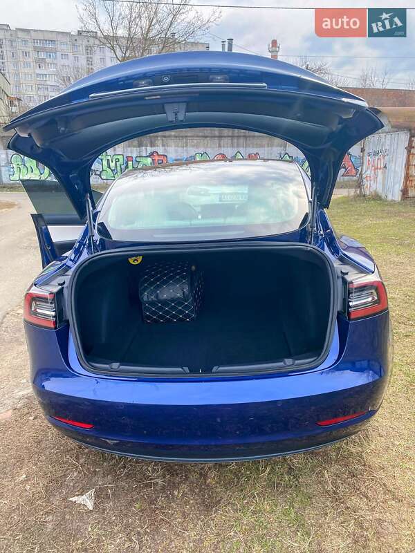Седан Tesla Model 3 2018 в Киеве