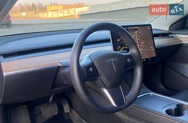 Седан Tesla Model 3 2022 в 