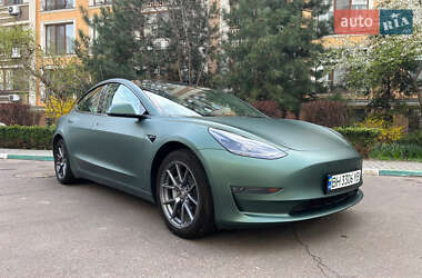 Седан Tesla Model 3 2023 в 