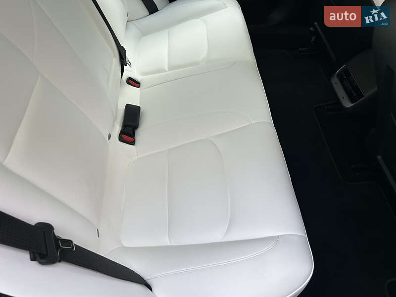 Седан Tesla Model 3 2023 в Одессе