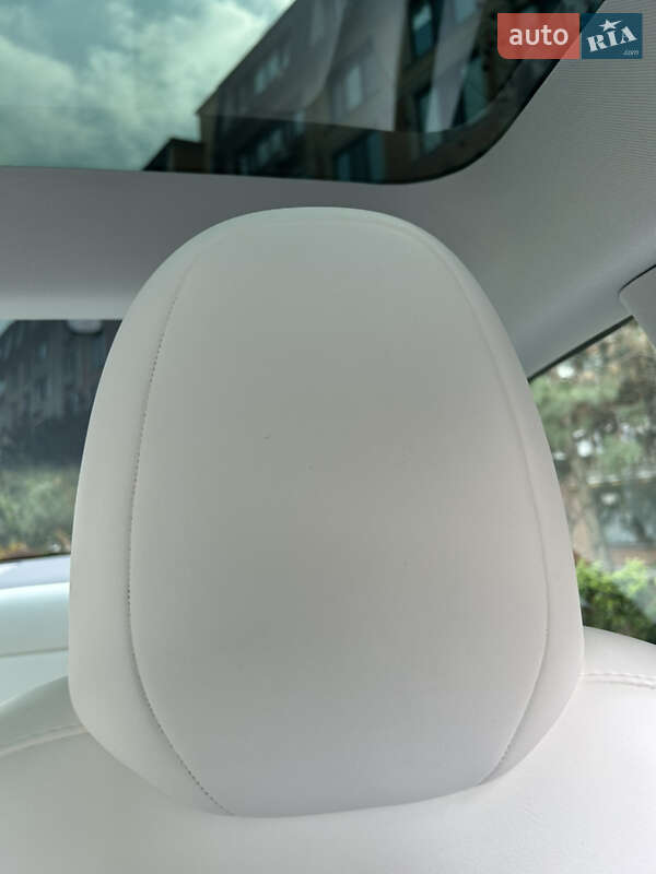 Седан Tesla Model 3 2023 в Одессе