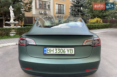 Седан Tesla Model 3 2023 в 