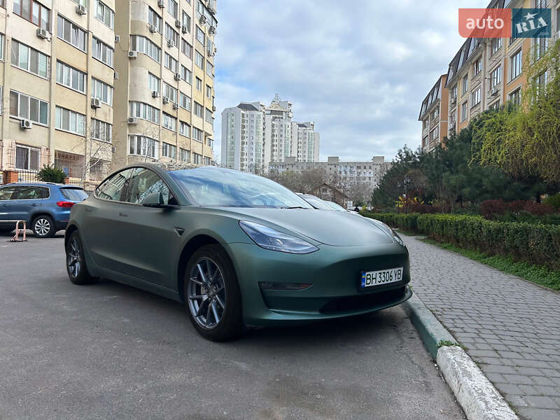 Седан Tesla Model 3 2023 в Одессе