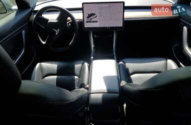 Седан Tesla Model 3 2020 в 