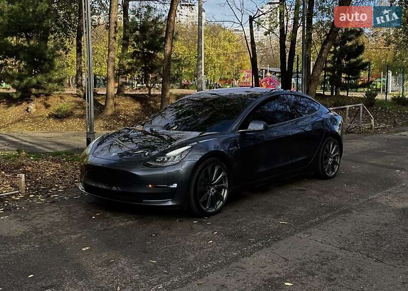 Седан Tesla Model 3 2023 в Вінниці